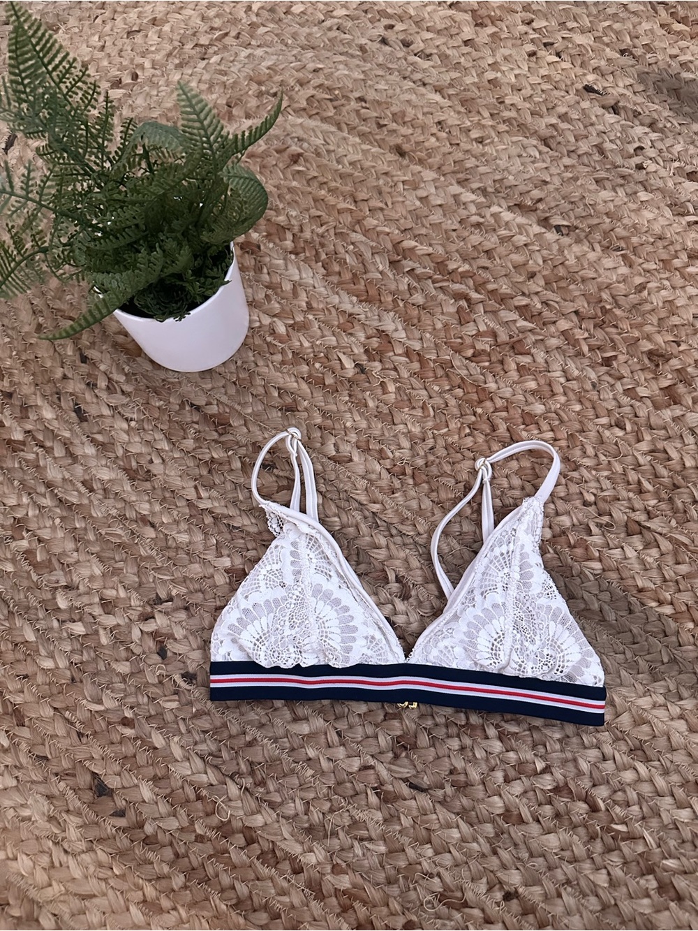 LACE BIKINI TOP